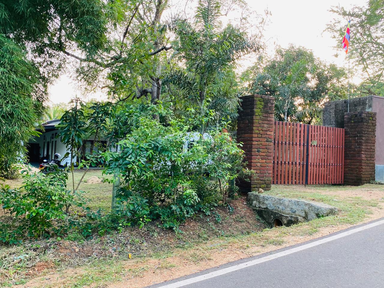 Gate